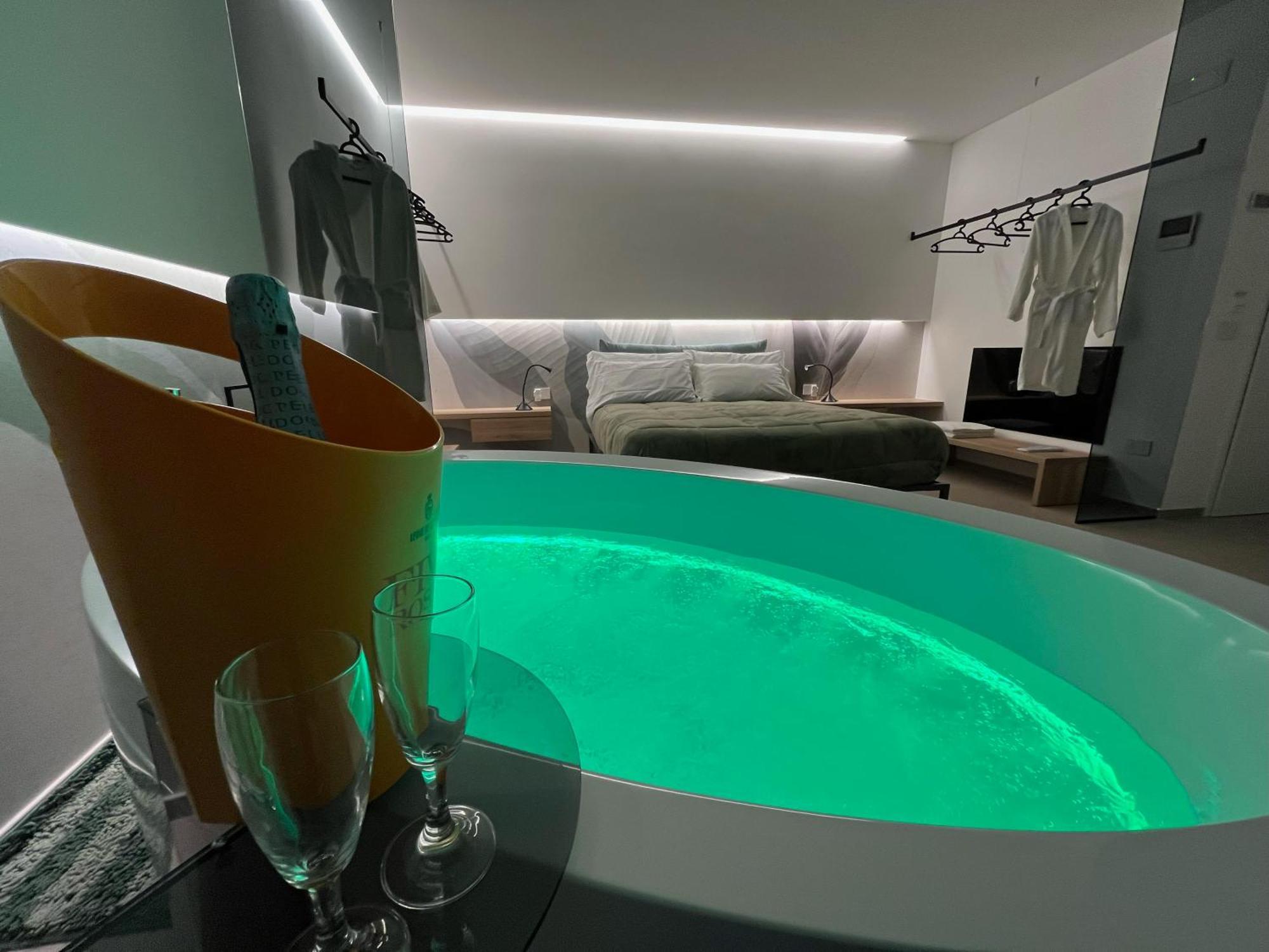 Seacity Suite & Stay โมโนโปลี ภายนอก รูปภาพ