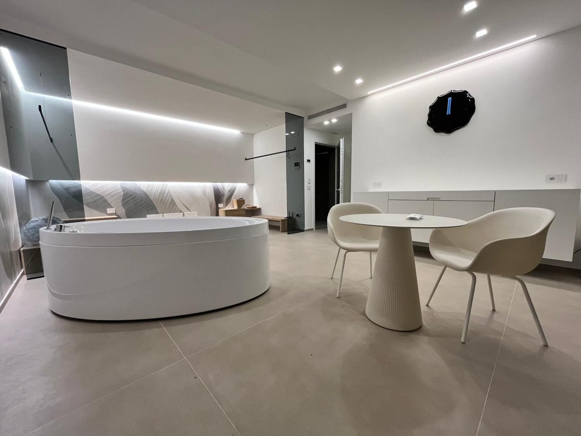 Seacity Suite & Stay โมโนโปลี ภายนอก รูปภาพ