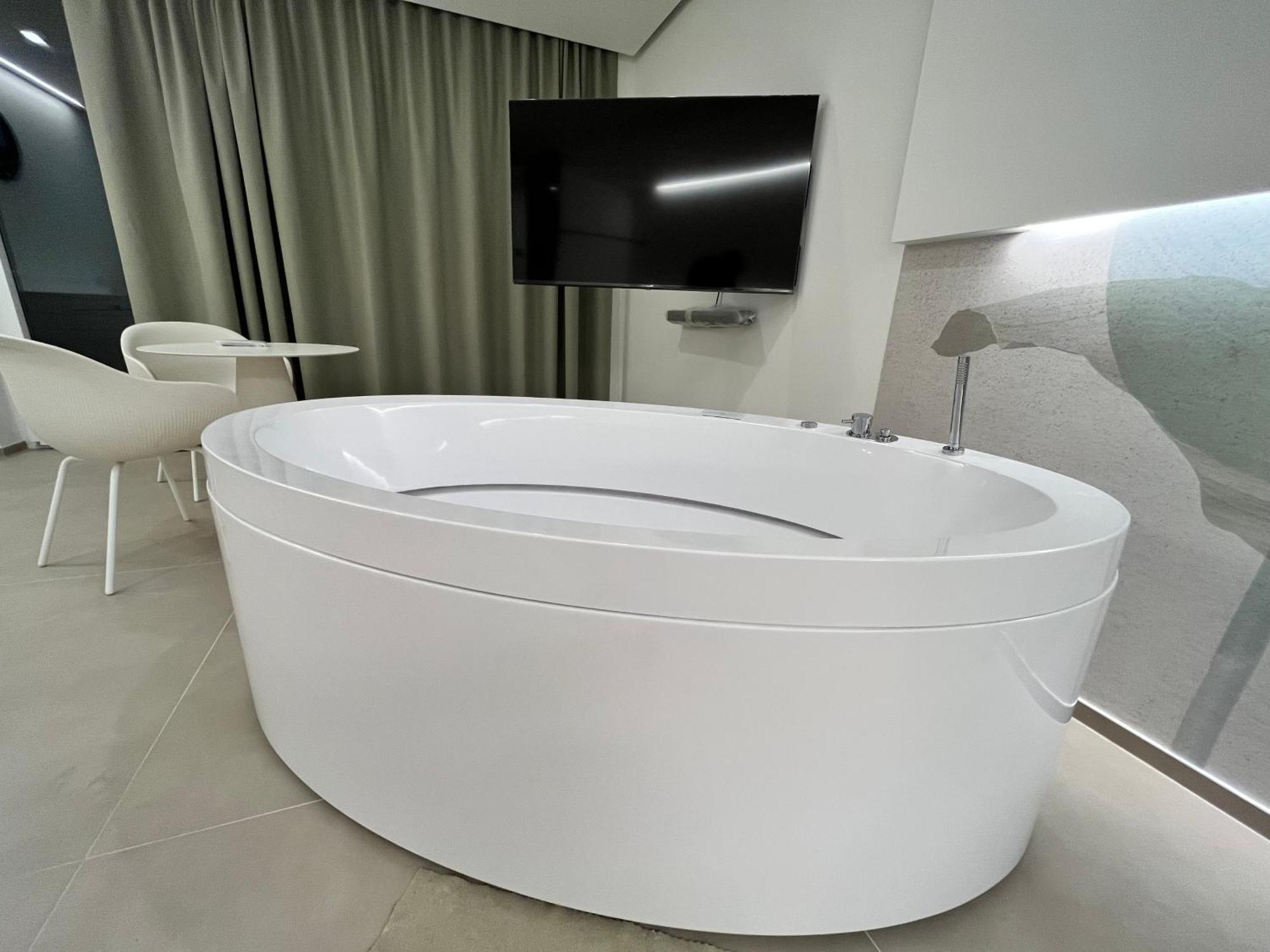Seacity Suite & Stay โมโนโปลี ภายนอก รูปภาพ